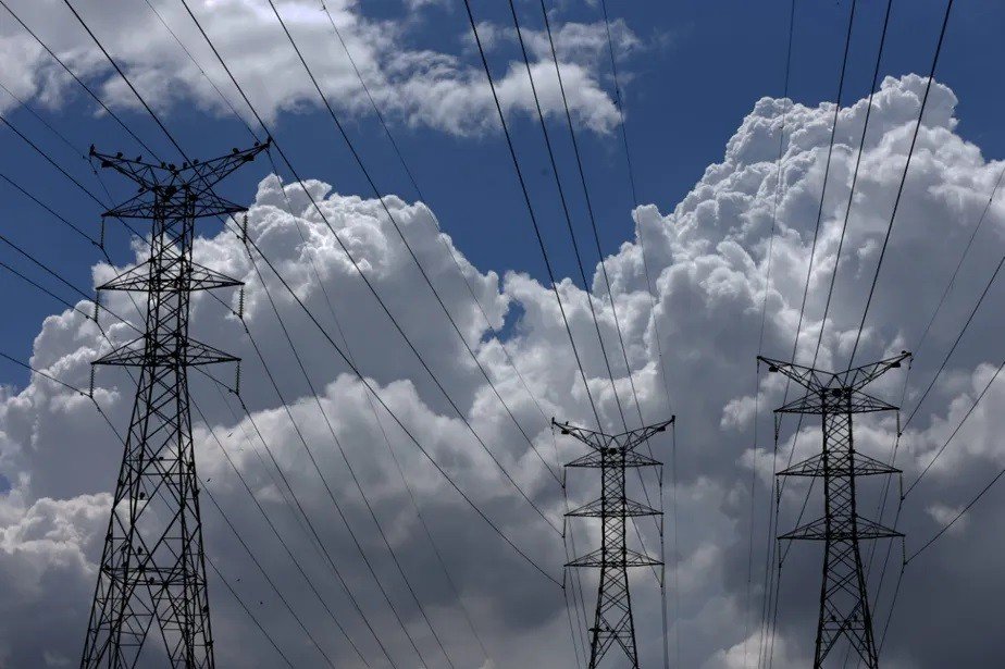 Governo eleito quer elevar influência na Eletrobras privatizada. Entenda os riscos da proposta