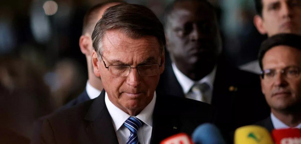 Reuters: sem foro privilegiado, Bolsonaro pode acabar na prisão