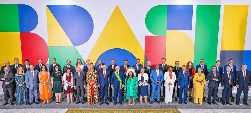 Lula convoca primeira reunião ministerial do novo governo