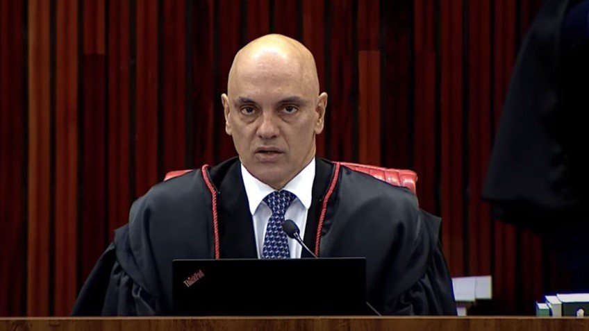 Alexandre de Moraes afasta Ibaneis do governo do DF por 90 dias
