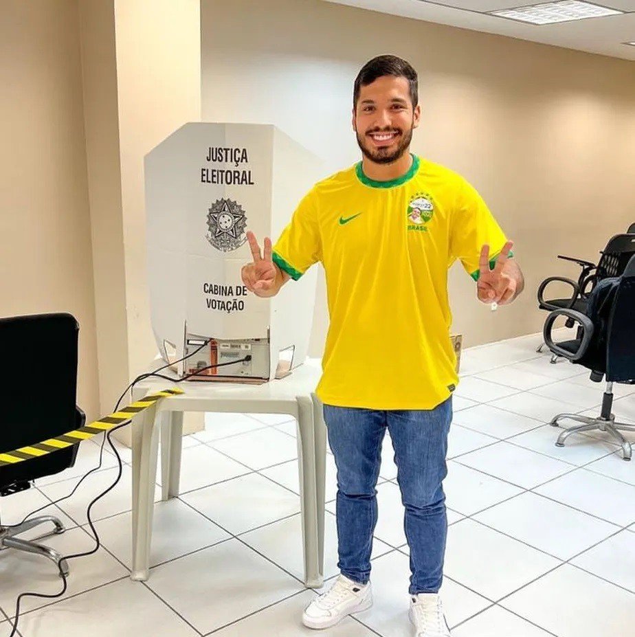 PL não toma medidas contra parlamentares suspeitos de envolvimento em atos terroristas, mas avisa que não pagará defesa