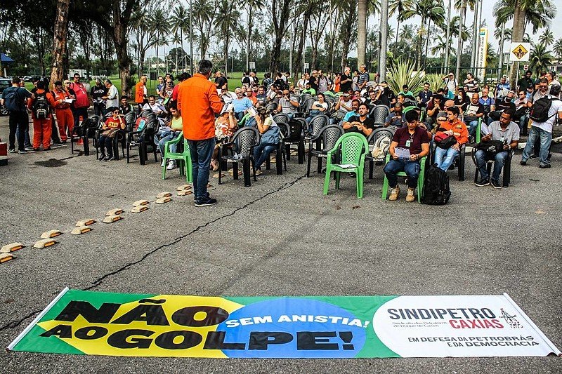 Petroleiros realizam atos em unidades da Petrobras em resposta a ataques golpistas