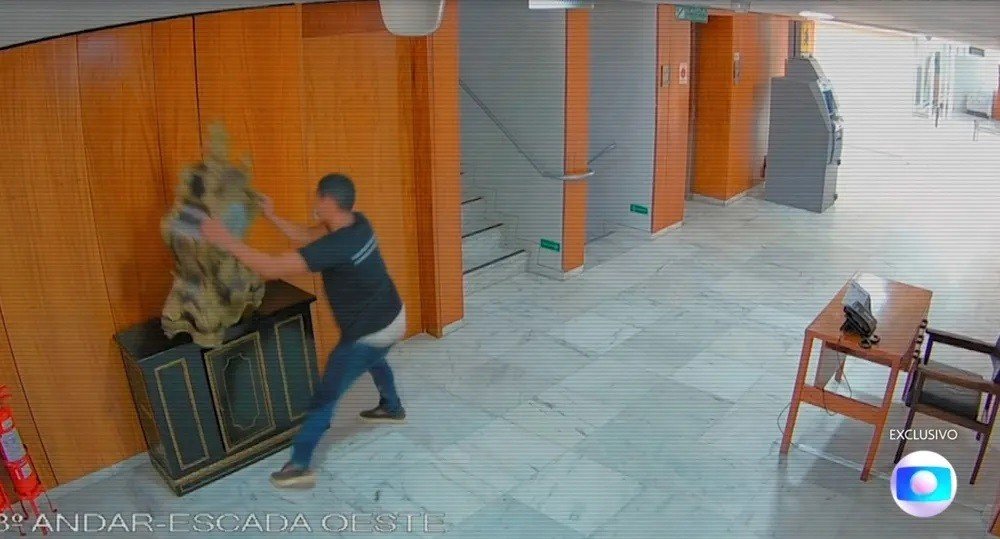 Como a PF identificou e prendeu o homem que destruiu o relógio de Dom João VI no Planalto