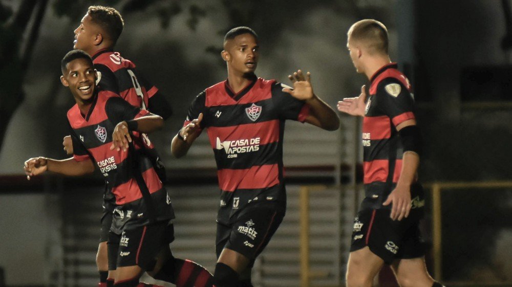 Vitória x Doce Mel e Bahia de Feira x Barcelona nesta quinta