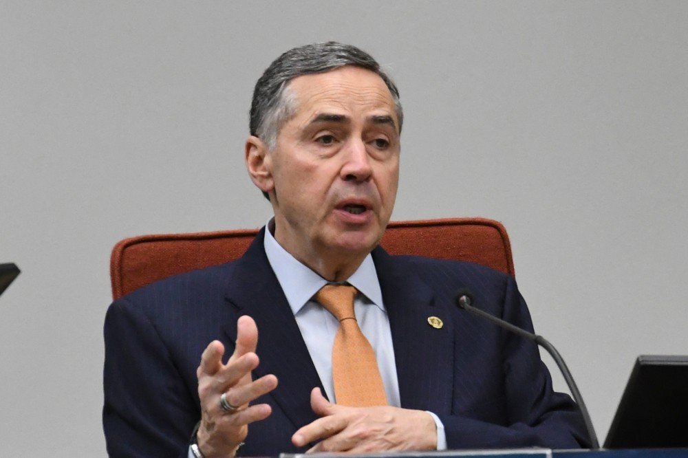 Ministro Barroso manda apurar crime de genocídio do governo Bolsonaro contra indígenas