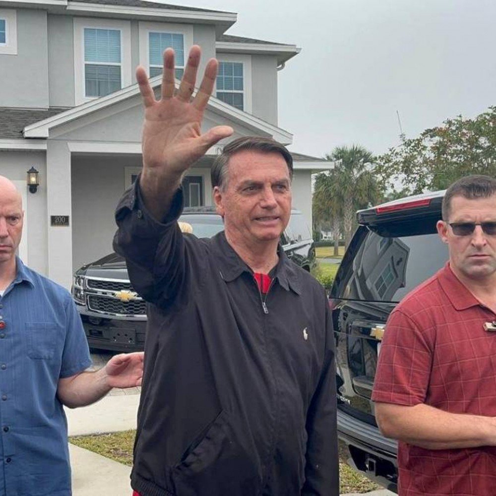 Bolsonaro prolonga a 