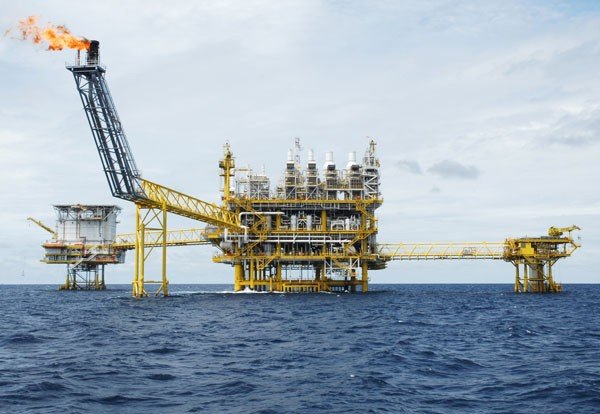 Anúncio de Lula - o Brasil voltará a construir navios e investir na cadeia de óleo e gás no Rio de Janeiro