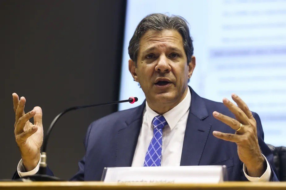 Em referência a Paulo Guedes, Haddad fala em tirar ‘granada do bolso’ de servidores ao sinalizar aumento de salário