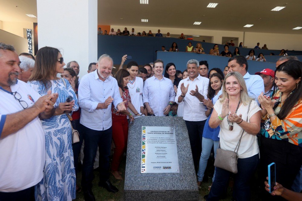 Iraquara tem novo Colégio Estadual de Tempo Integral, obras de abastecimento de água, esporte e lazer inaugurados por Jerônimo