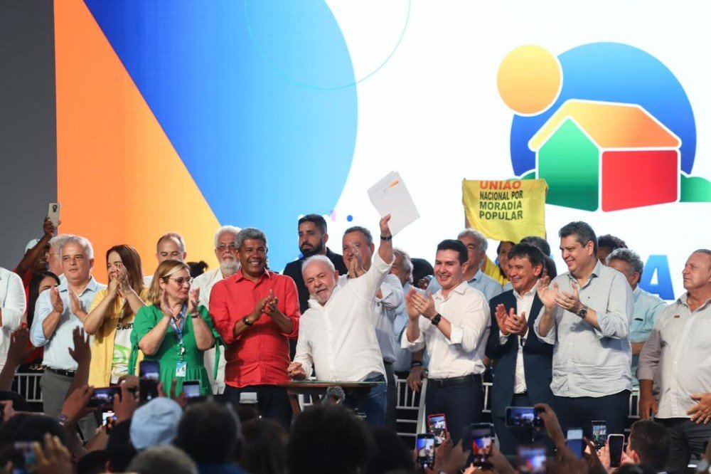 Lula diz que vai rodar o país com os ministros. Começou pela cidade de Sto Amaro-Ba