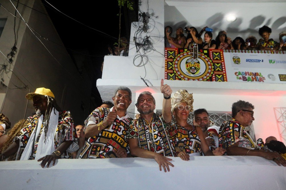 Governador Jerônimo participa da saída do Ilê Aiyê e fala em expandir as ações do 