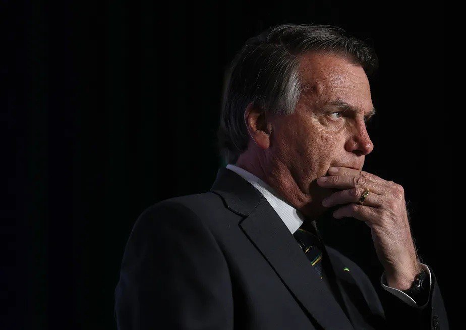 O que Bolsonaro fazia no dia da vacina da Covid
