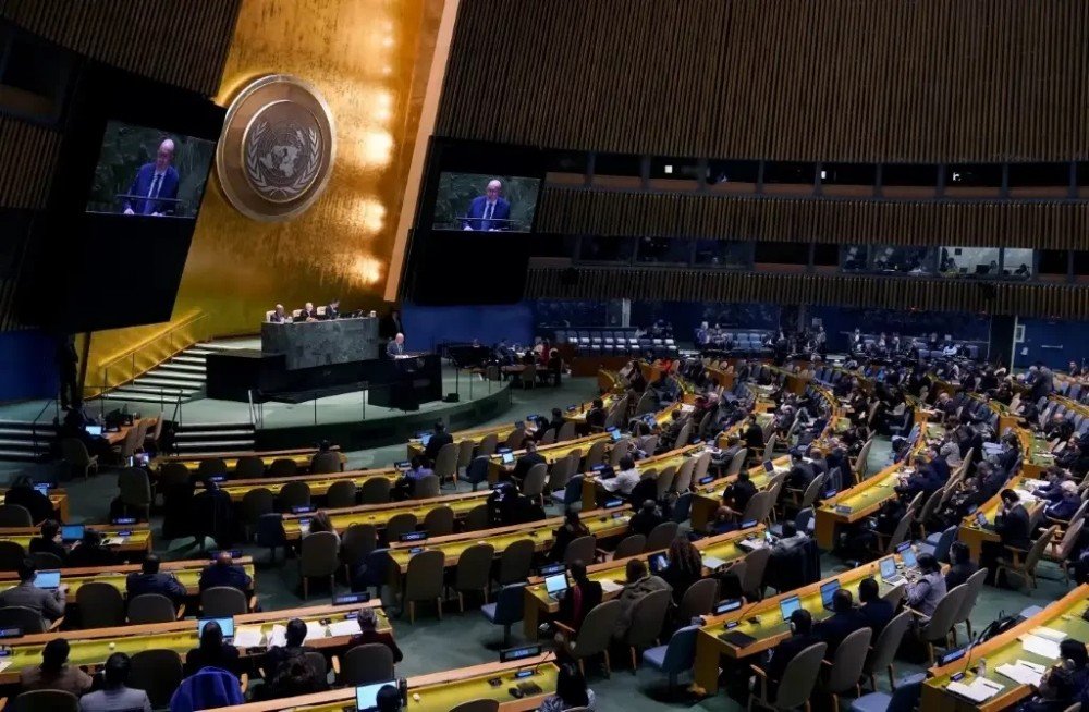 ONU aprova resolução para o fim da guerra na Ucrânia; Brasil vota a favor e China se abstém