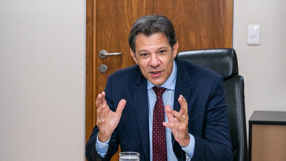 Haddad continua com posicionamentos em relação aos preços dos combustíveis que podem inviabilizar o governo Lula
