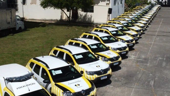 Jerônimo entrega 27 novas viaturas do Detran para capital e interior