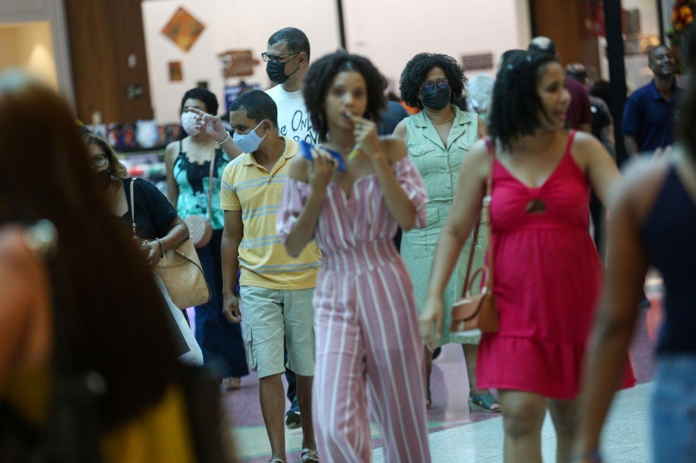 Jovens são os mais afetados pelos efeitos da pandemia, mostra estudo