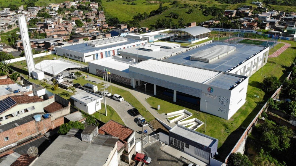 Governo entrega 8ª escola de tempo integral em menos de um mês