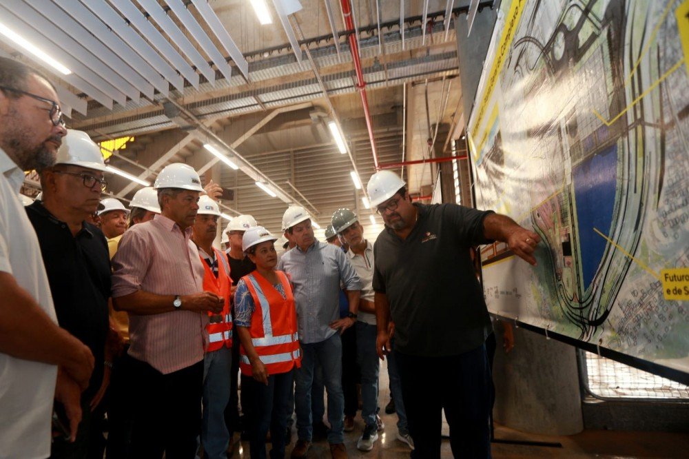 Jerônimo Rodrigues vistoria o tramo III do metrô que entrará em fase de testes neste mês