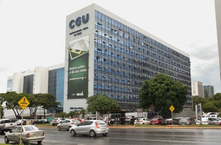 CGU abre investigação sobre entrada ilegal no país de joias sauditas durante o governo Bolsonaro