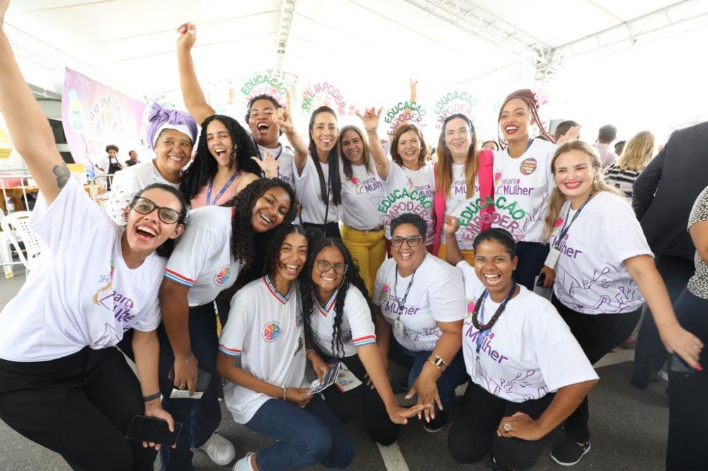 SEC faz busca ativa por estudantes em ação na Arena Fonte Nova e secretária Adélia destaca papel da mulher na Educação