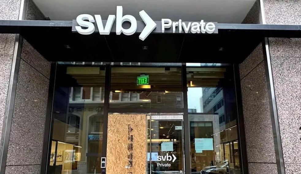 Silicon Valley Bank ,16º maior banco em 2022 (EUA), financiador de startups, quebra