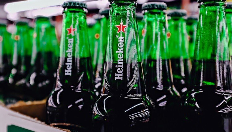 Heineken lança long neck retornável e implementa conceito de venda circular no Sul