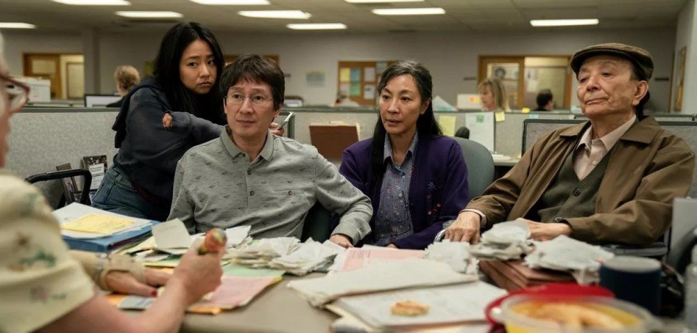 Oscar 2023 - 'Tudo em todo o lugar ao mesmo tempo' é o grande vencedor; Filme ganhou sete estatuetas