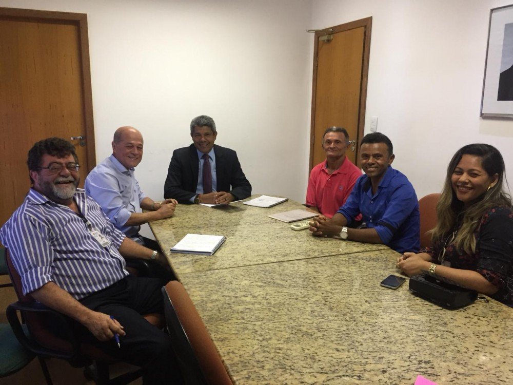 Secretário garante apoio para melhorar abastecimento de água em associação de Inhambupe