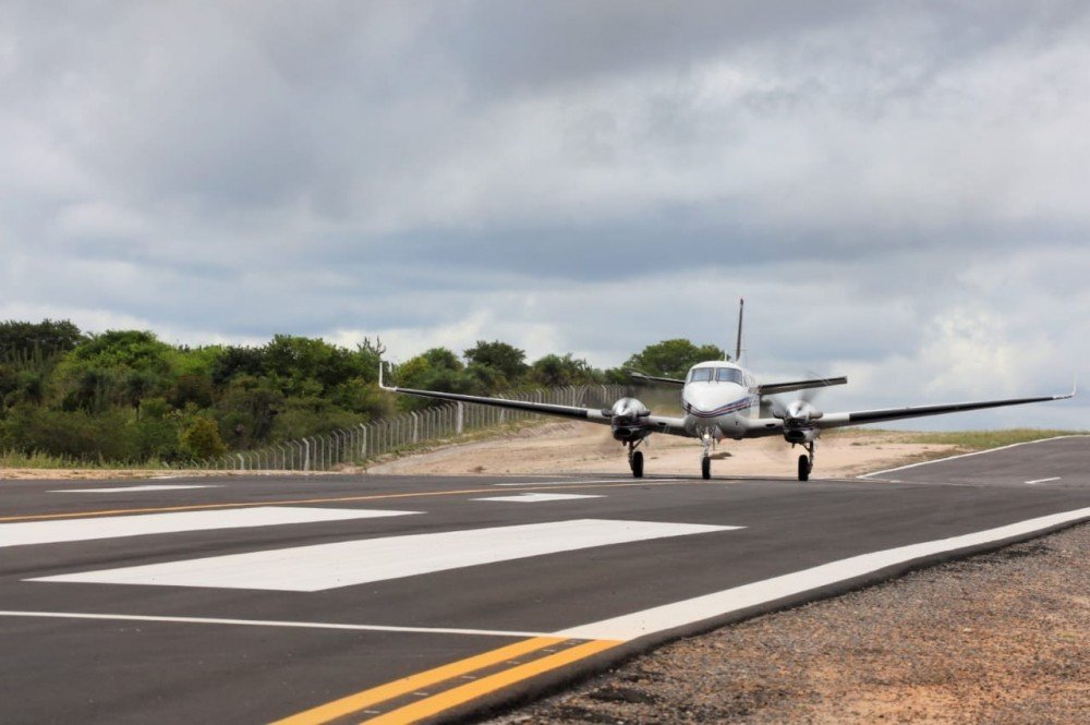 Em Valente, governador entrega requalificação de trechos da BA-120 e BA-416, além de nova pista do aeródromo da cidade