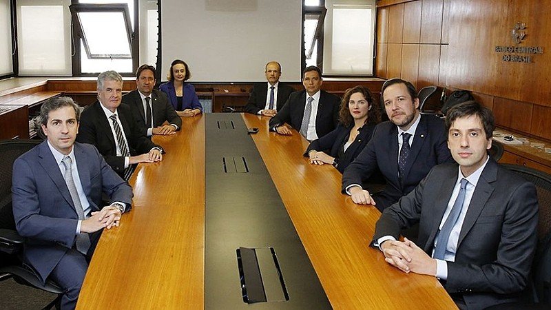 Nesta terça-feira (21), o Copom iniciará a definição da taxa de juros, tendo em vista que seus membros possuem um perfil conservador e alinhado com o mercado