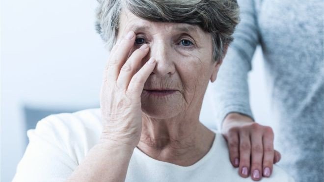 Cinco sinais que indicam que alguém pode ter Alzheimer