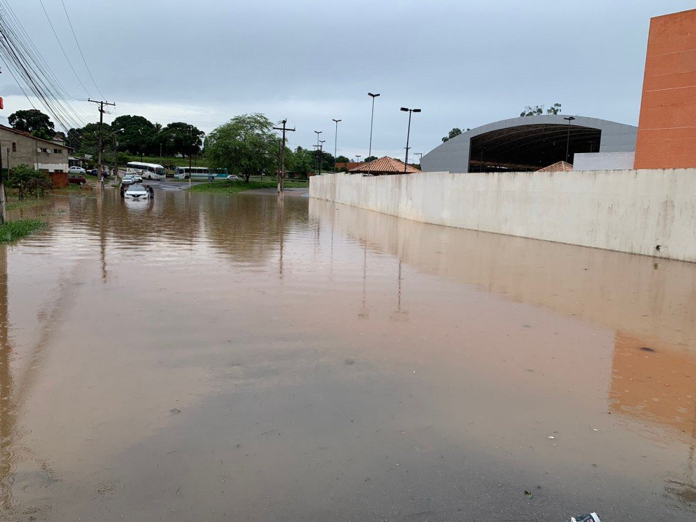 Sim, para o bem e para o mal, Alagoinhas é a cidade das águas