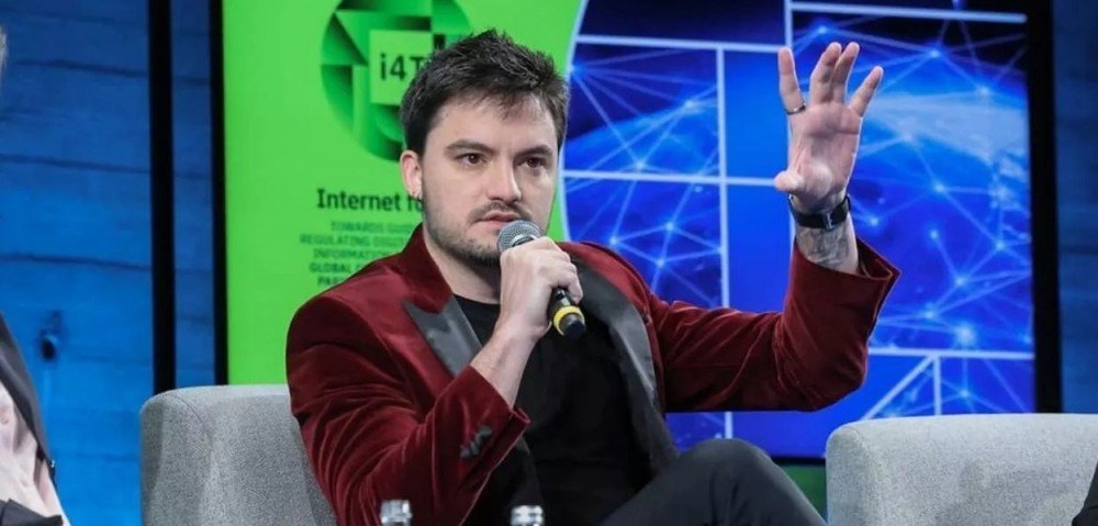 Felipe Neto expõe mentiras da extrema direita após entrevista de Lula à TV 247