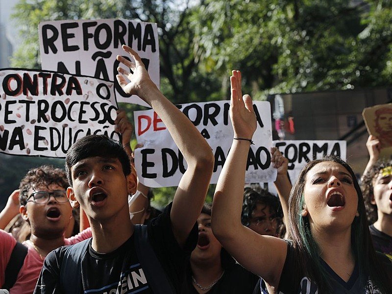 O Novo Ensino Médio é um assunto polêmico no MEC que tem sido alvo de protestos pela revogação. Entenda do que se trata