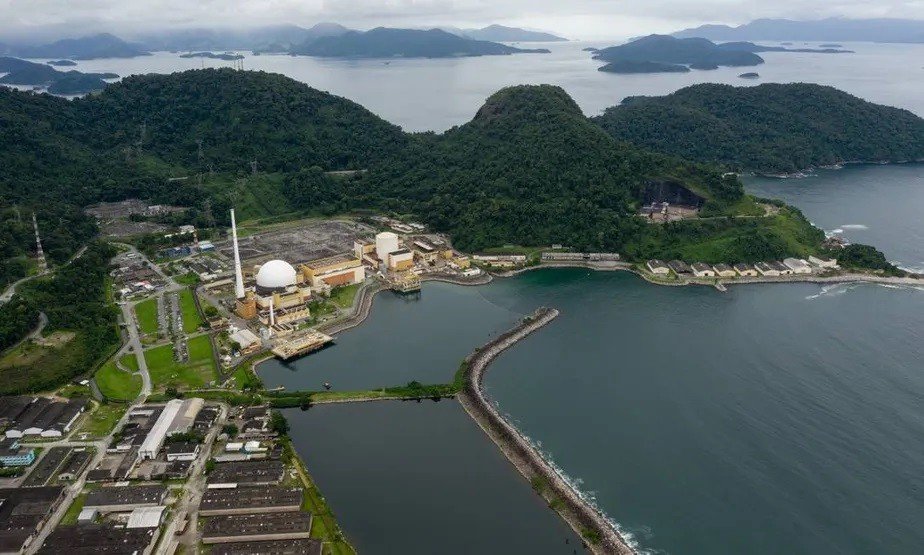Eletronuclear é processada após omissão de vazamento de material radioativo no mar