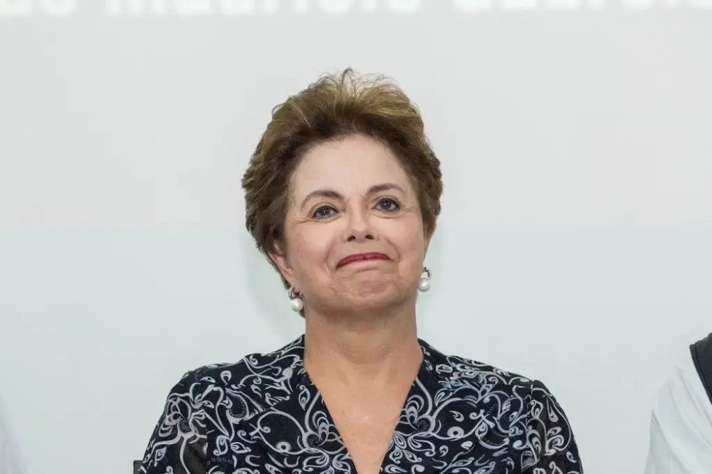 Dilma será empossada como presidente do banco dos BRICS durante viagem de Lula à China