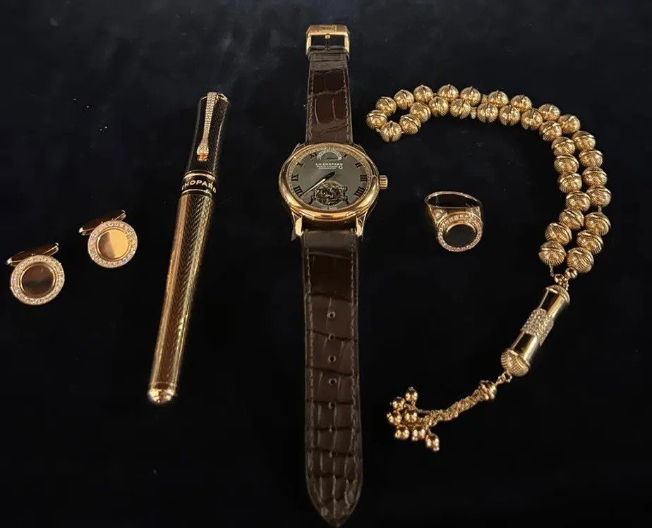 Defesa de Bolsonaro devolve as joias