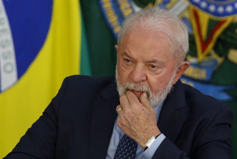 Mesmo com o diagnóstico de pneumonia, Lula participou de uma reunião com ministros em Brasília e confirmou sua viagem à China