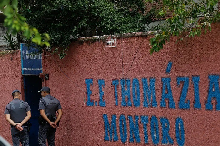 Quais informações ainda não foram reveladas sobre o ataque que ocorreu em uma escola de São Paulo, resultando na morte de uma professora?