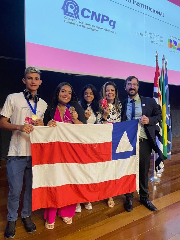 Estudantes da rede estadual de Araci e Caculé são premiados na 21ª edição da FEBRACE, em São Paulo