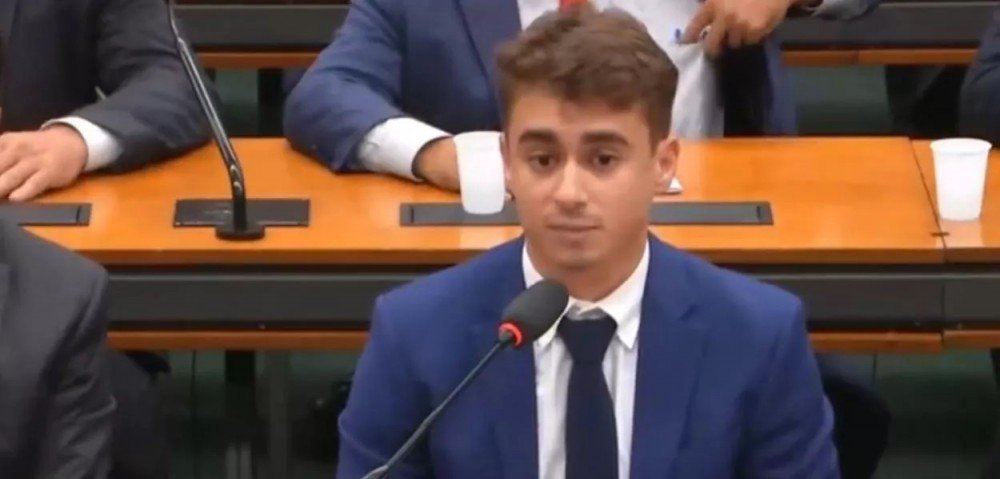 Durante a sabatina de Dino, Nikolas Ferreira é interrompido e o assunto 