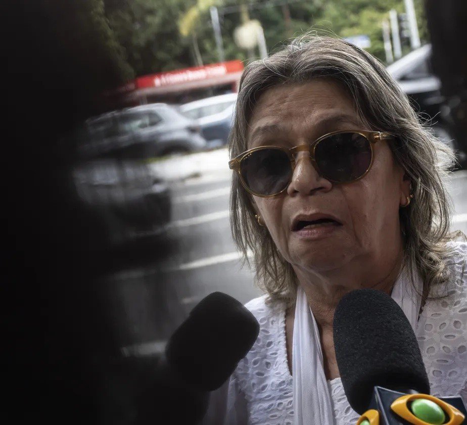Professora atacada por aluno levou três facadas e 30 pontos: 'Dor física é o de menos'