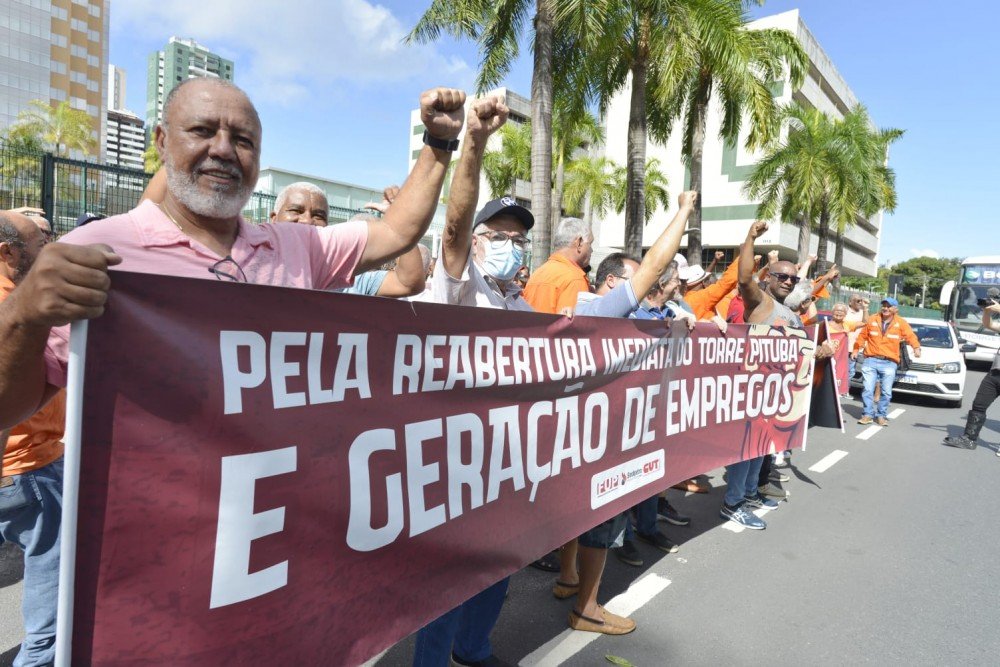 Petroleiros protestam por reabertura da sede da Petrobras em Salvador