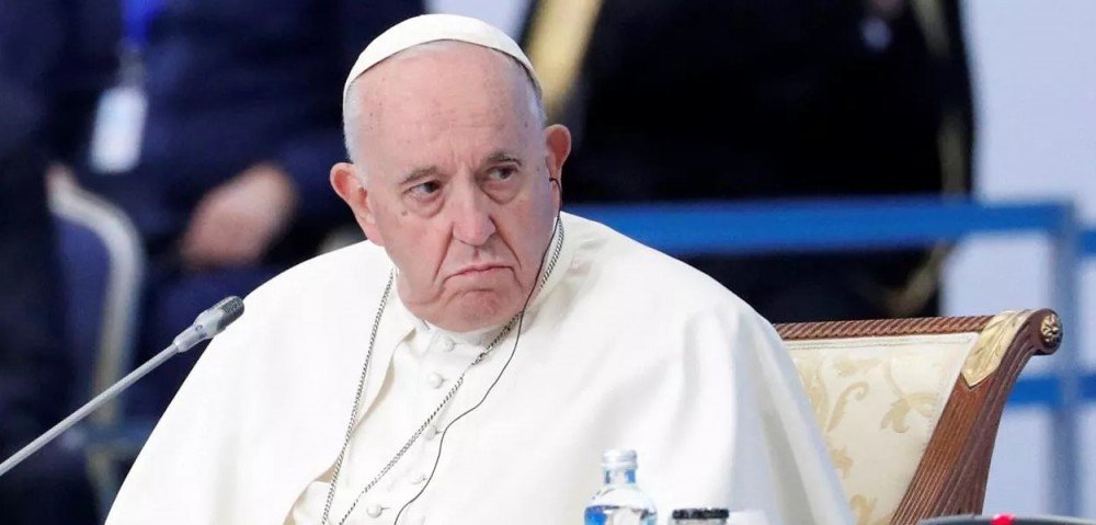 Papa Francisco é internado com infecção respiratória