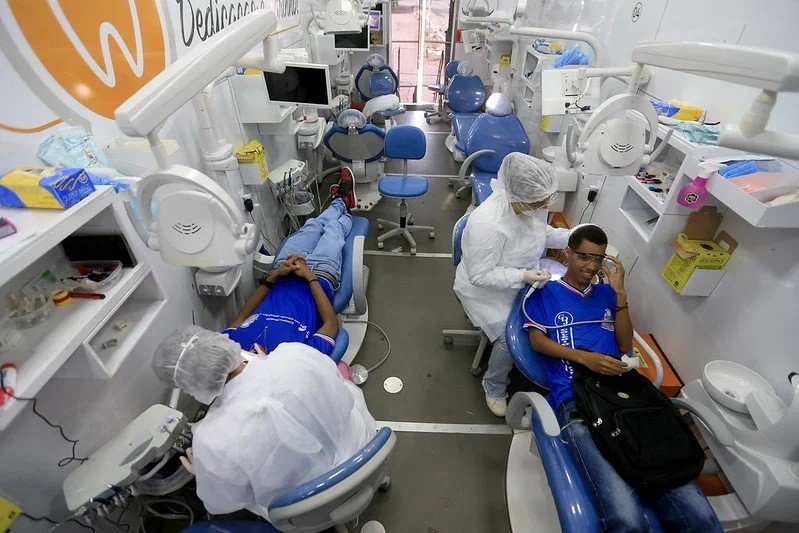 Odontomóvel do Governo do Estado chega a novos municípios para oferecer atendimento a estudantes e educadores