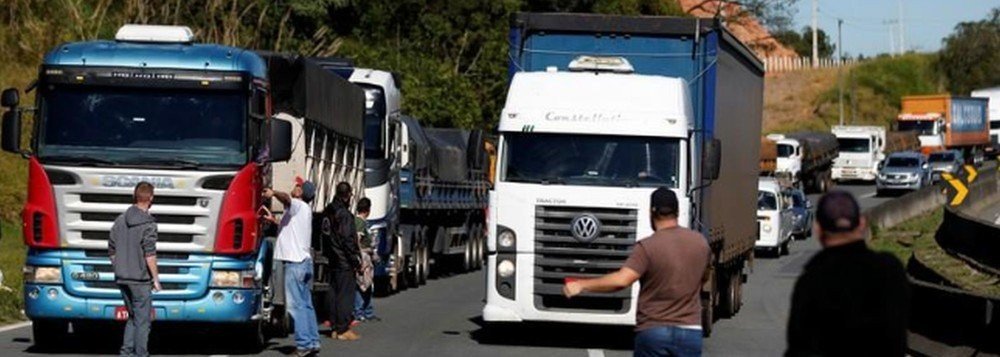 Fim da paralisação não está assegurado, dizem líderes dos caminhoneiros