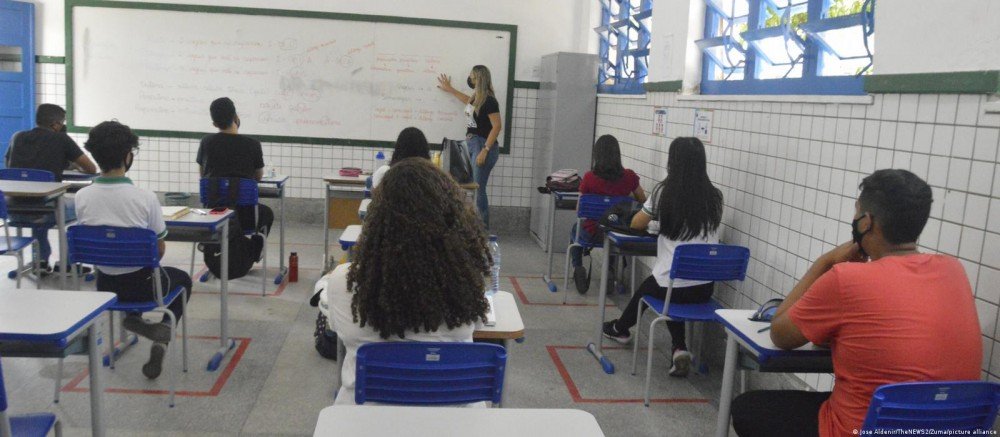 A implementação do novo ensino médio foi suspensa pelo MEC