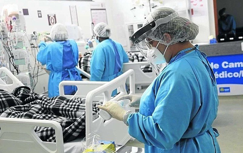 A falta de imunização adequada está resultando em um aumento de internações por covid em vários estados