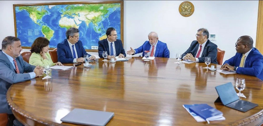 Após o trágico massacre em Blumenau, o governo Lula anuncia um investimento de R$ 150 milhões para fortalecer as rondas escolares