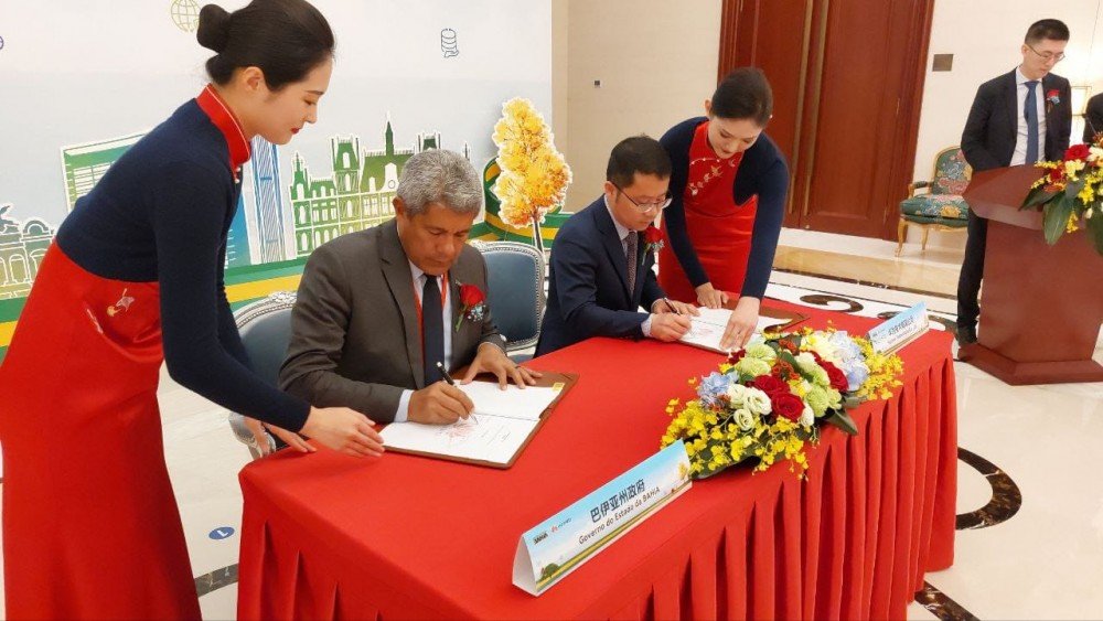 Governador Jerônimo Rodrigues assina, na China, acordo para ampliar parceria tecnológica com a empresa Huawei